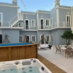 Dona Simone Boutique Suites&studios - By @ Rita's Place Pensión