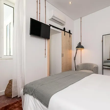Dona Simone Boutique & - By @ Rita's Place Guest house