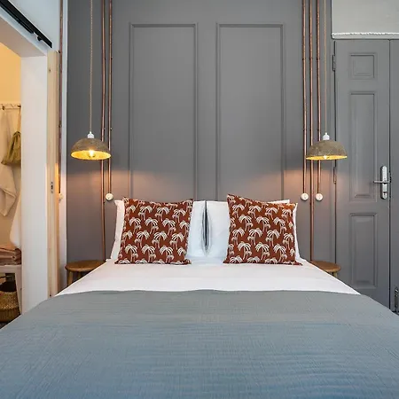 Dona Simone Boutique Suites&studios - By @ Rita's Place 4*